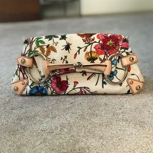 gucci flora clutch